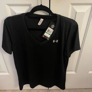 Women’s NWT Under Armour v-neck shirt.
